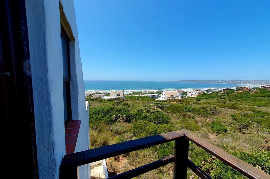 5 Bedroom Property for Sale in Boggomsbaai Western Cape